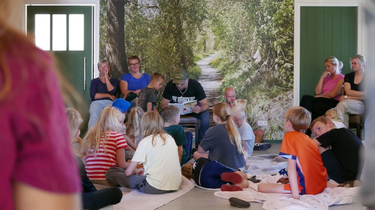 Boeklancering van ons interactieve kinderboek met Emiel van de Hûnekop!